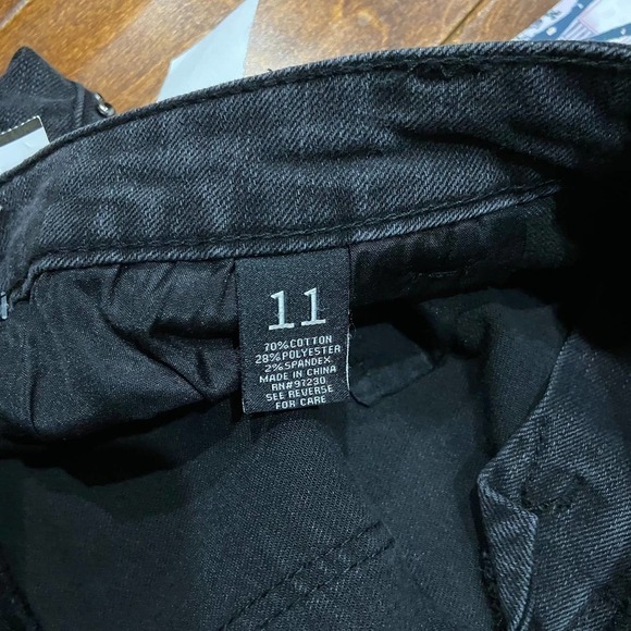 Almost Famous Must Have Mid Rise Black Denim Stretch Jeans Women's Size 11 x 28 - Picture 10 of 11